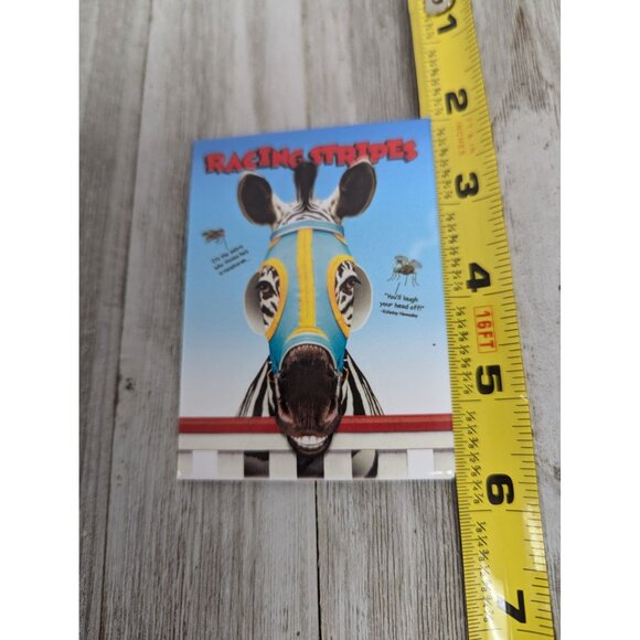 2005 Warner Bros "Racing Stripes" Zebra Enamel Pin Badge 2x1.5 Inches - Picture 4 of 5